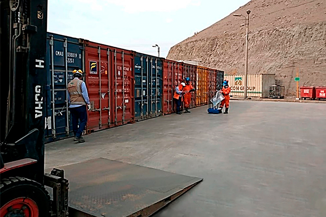 Minerales molidos de cobre y plata